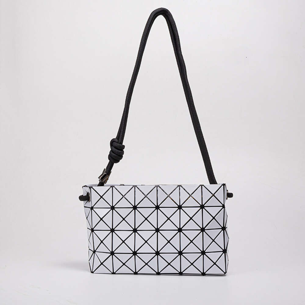 2024 new Lingge women's high-end handbag, versatile and lifelong tofu bag for women