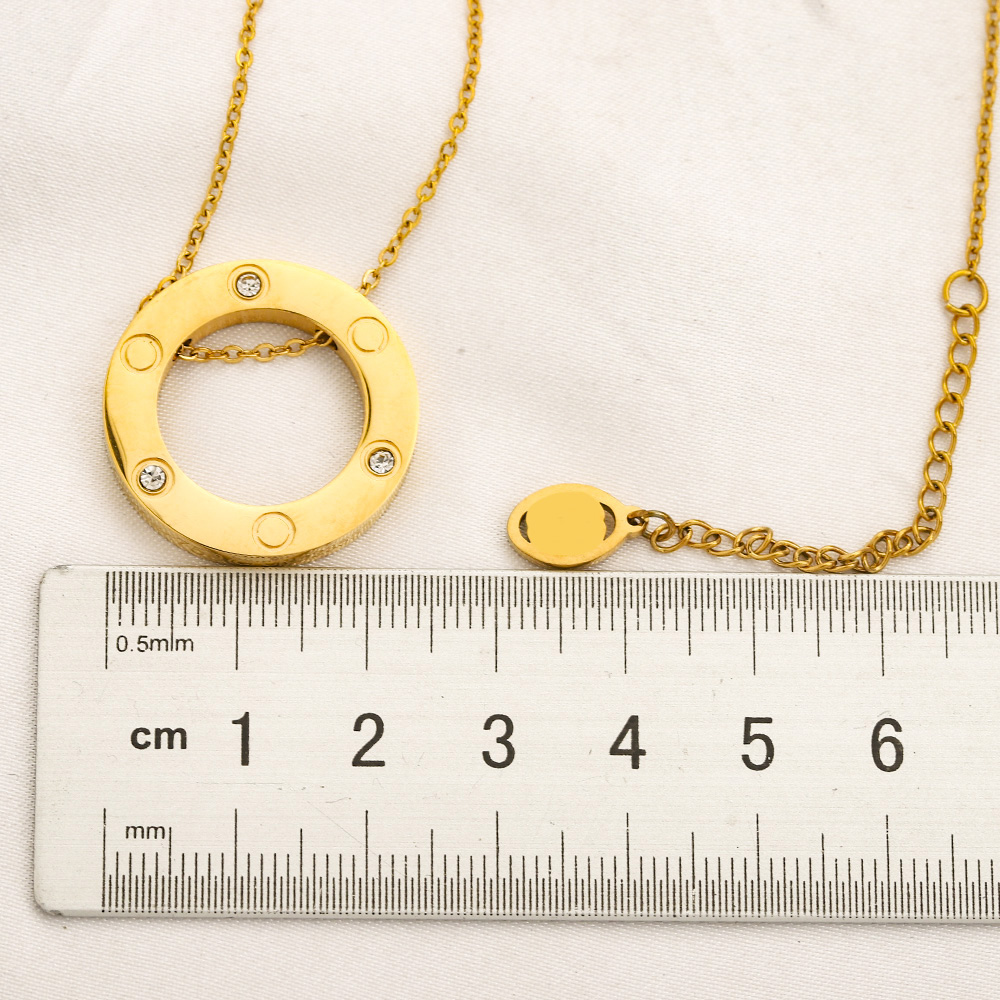 Crystal Nail Letter Fashion Designer Gold Plated Stainless Steel Necklaces Chains Vogue Womens Pendant Necklace Chain Jewelry Accessories Never Fading