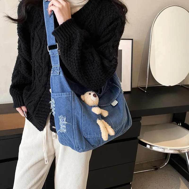 Cartoon Bear Washed Denim Postman Bag Forest Cute Commuting Shoulder Bag Fashionable Large Capacity Crossbody Tote Bag 240819