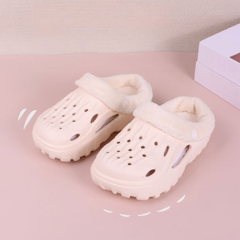 Children's black perforated shoes with winter inner lining and plush insulation for warmth. New men's and women's slippers for both boy