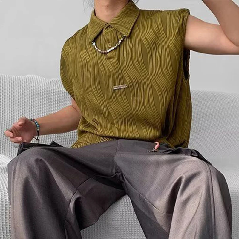 Wrinkled Waves Men Sleeveless Polo T Shirt Button Metal Personality Tank Summer Fashion Harajuku Oversized Clothing Punk Hip Hop 240819