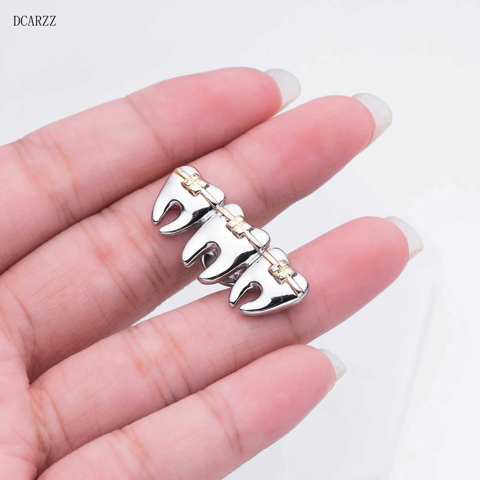 DCARZZ Cute Tooth Pin Gold Plated Silver Plated Medical Exquisite Tooth Badge Collar Pin Metal Womens Gift Doctor Nurse Jewelry W240815