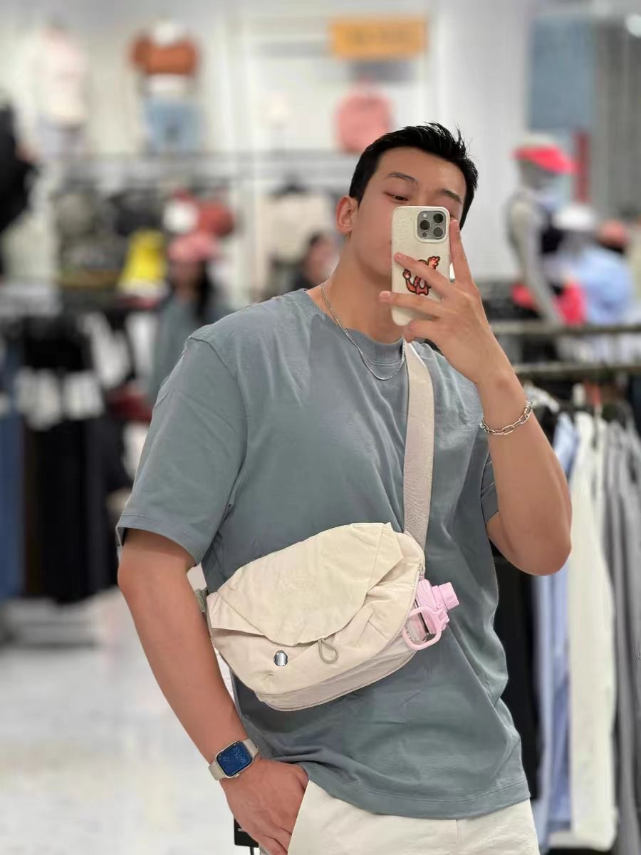 2025-- Curved Crossbody Bag Women Men Yoga Wasit Bag Portable Fanny Pack