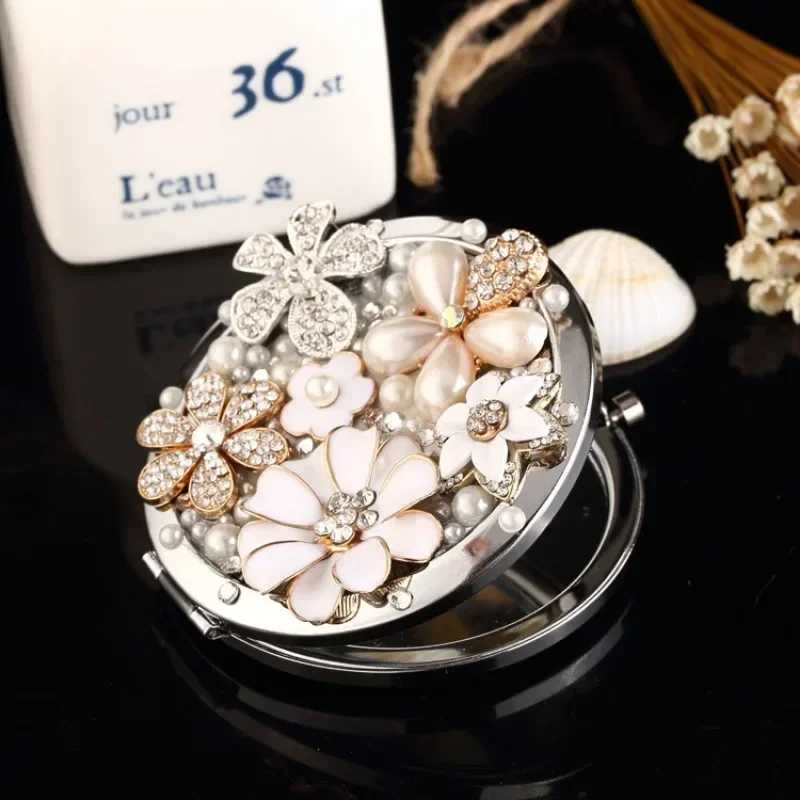 Mini Pocket Cosmetic Makeup Mirror Pearl Crystal Flower Foldable Magnifying Compact Mirror Party Favors Christmas Gift Y240819
