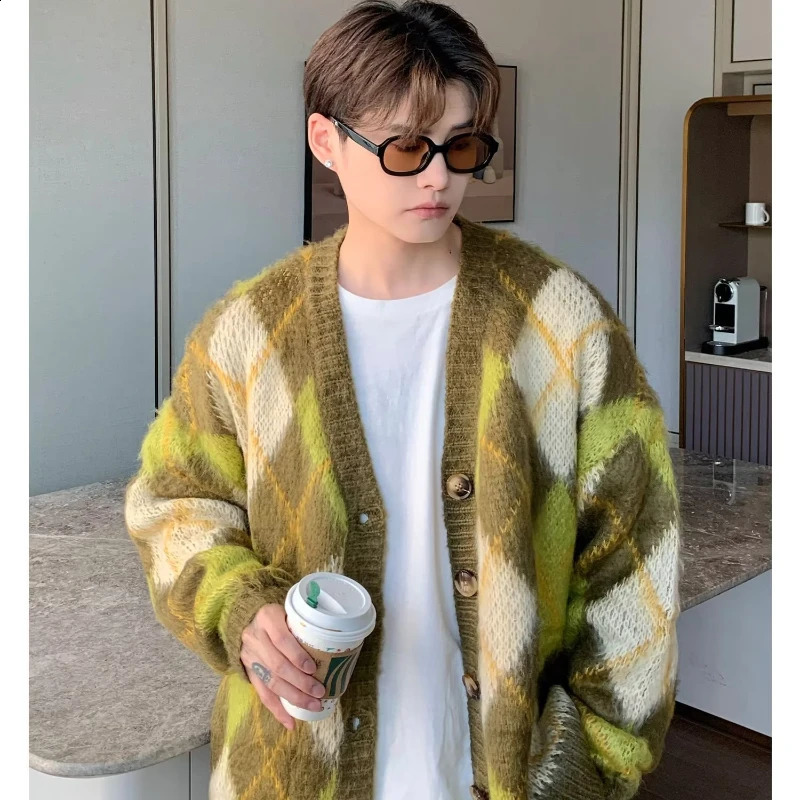 Japanese Retro Mens Set Autumn College Couple Suit Diamond Lattice Loose Knit CardiganWhite Fleece Casual Pants 2-piece 240819