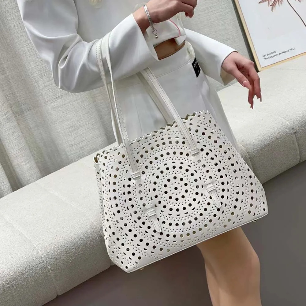 Womens highquality handbag ner womens hollow large casual wallet 240820