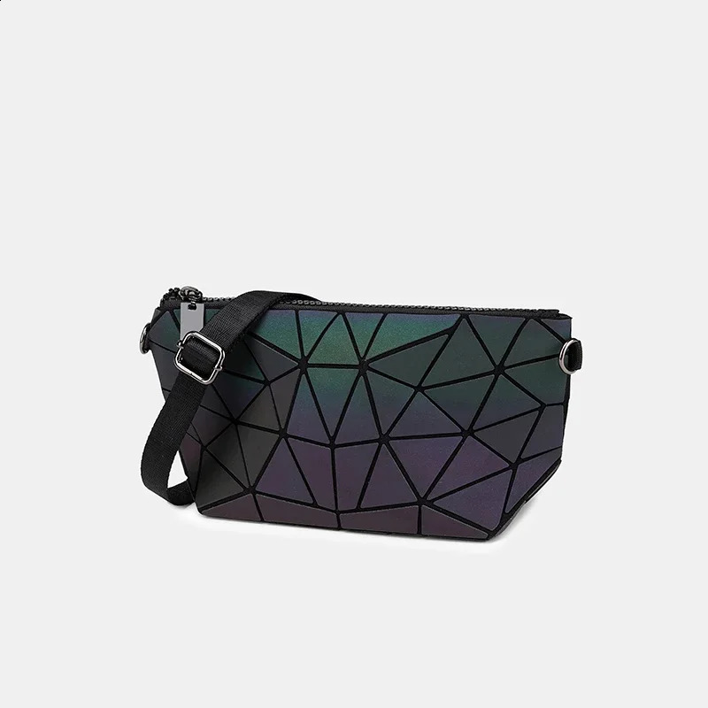 Women Chain Shoulder Bag for women 2024 Luminous Geometric Messenger Bags Plain Folding Crossbody Bags Clutch evening bag bolso 240820