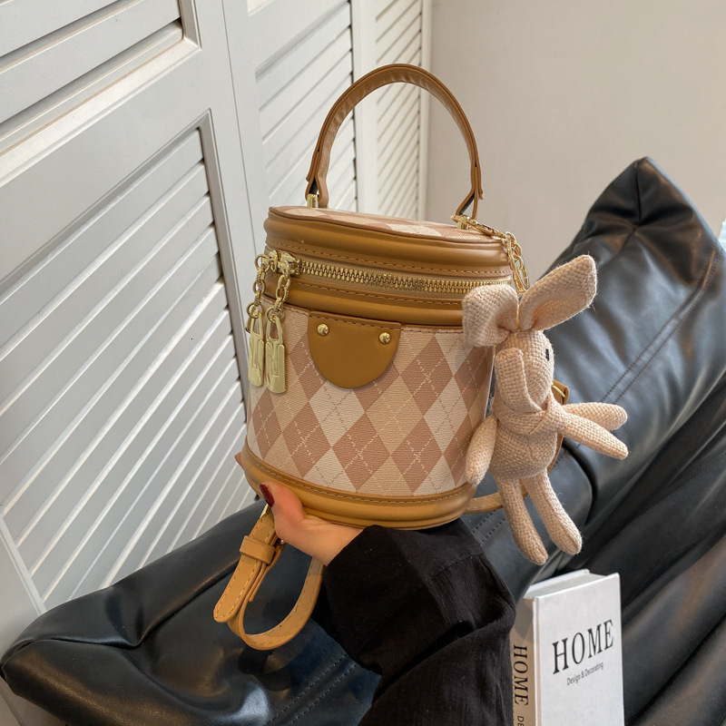 High Quality Fashion Crossbody Handbag Luxury Designer PU Bucket Shoulder Bags Zipper Closure Crossbody Ladies Diamond Grid Purse Saddle Bags