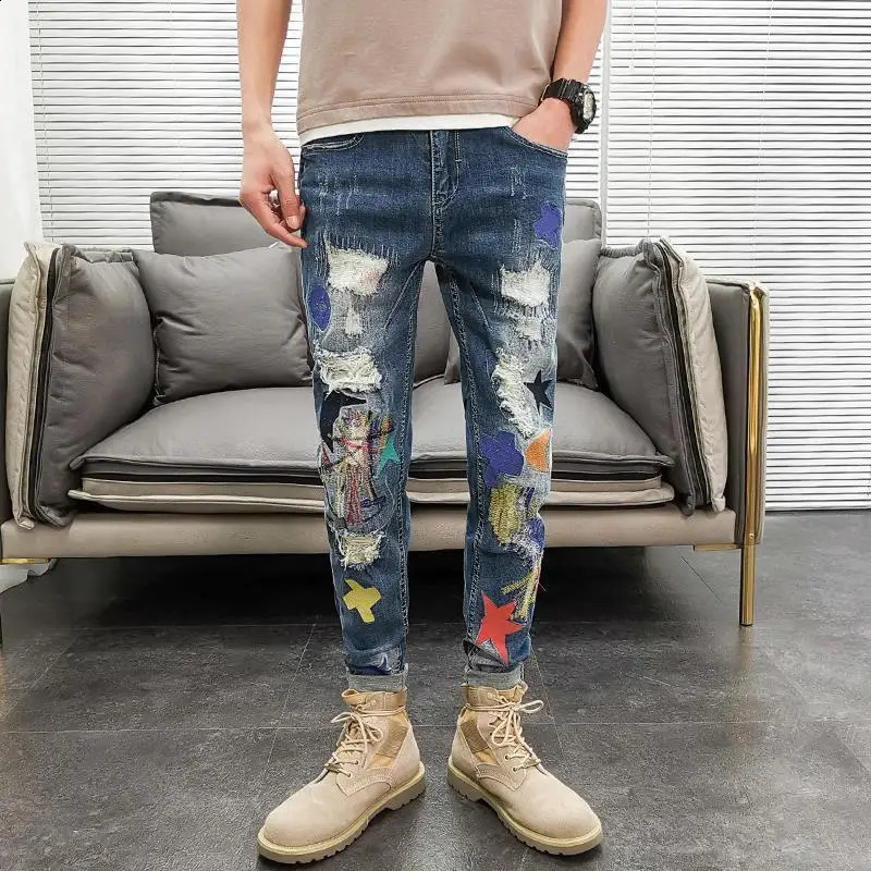 Graphic Mens Jeans Tapered Man Cowboy Pants Ripped with Print Torn Slim Fit Trousers Korean Fashion Retro Broken Harajuku Xs XL 240821