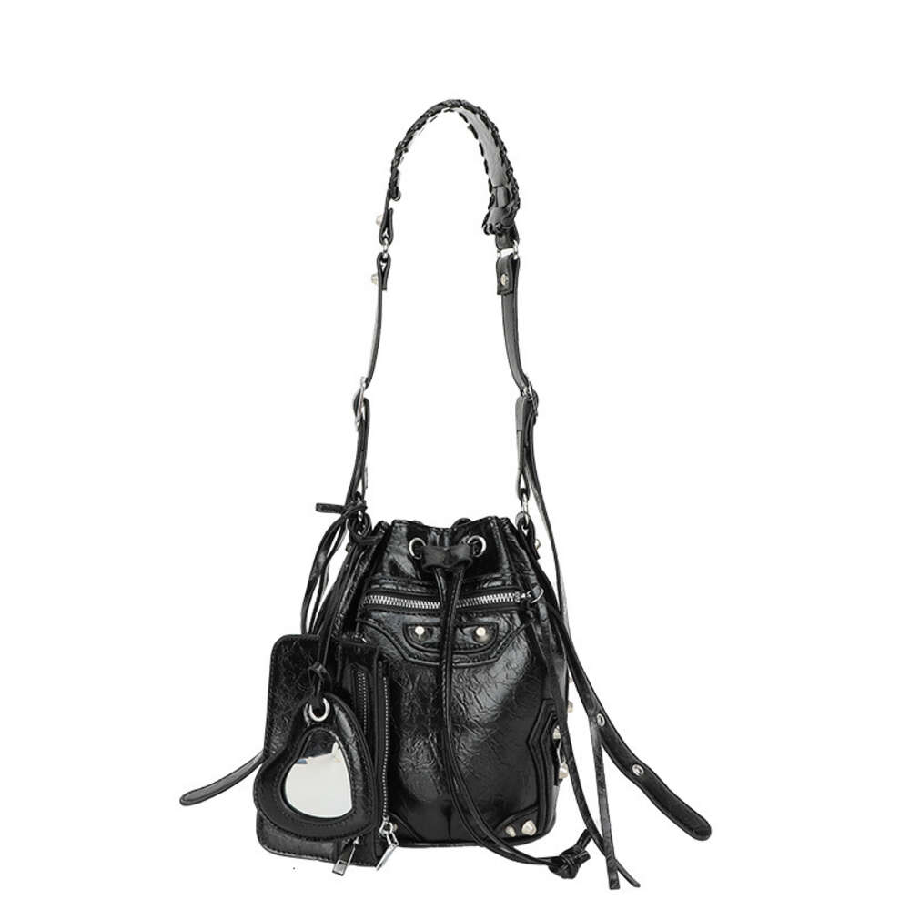 Crossbody Women's New Heavy Industry Locomotive Wind Rivet Tidal Drawn Water Bucket Fashion Shoulder Bag Free Mirror Wallet