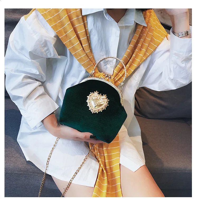 Female Velvet Pearl Handbag Vintage Velour Heart Evening Bag Wedding Party Bride Clutch Velour Bag Purse 240821