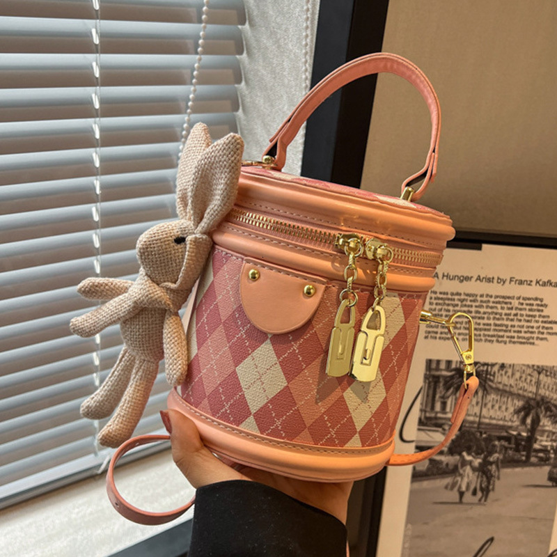 High Quality Fashion Crossbody Handbag Luxury Designer PU Bucket Shoulder Bags Zipper Closure Crossbody Ladies Diamond Grid Purse Saddle Bags