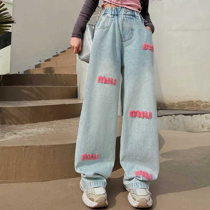 Girls Spring Towel Embroidered Letter Jeans 2024 New Style Childrens Fashion Casual Wide Leg Pants Childrens Pants 120-170cmW240819