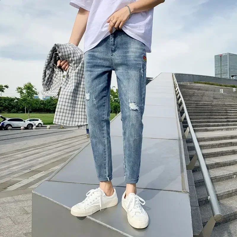 Mens Jeans Ripped Cropped Man Cowboy Pants Stretch Trousers with Holes Torn Light Blue Broken Elastic High Quality Summer Xs 240821