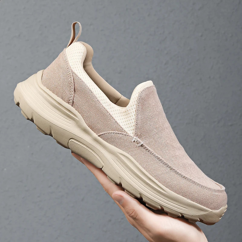 mens canvas shoes fashionable mens casual shoes light anti slip Loafer washed denim cloth flat shoes outdoor sports shoes vulcanized shoes 240821
