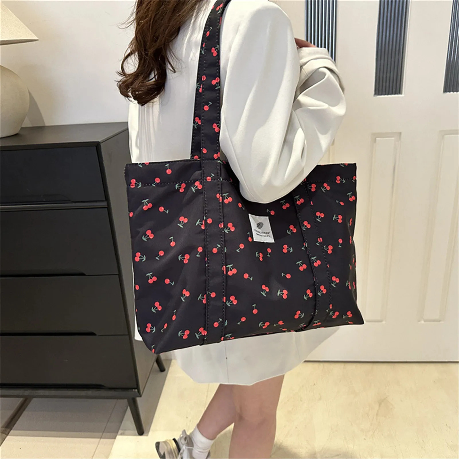 Sweet Cherry Casual Tote Bag Large Capacity Shopping Nylon Female Aesthetic Fruit Print Handbag for Women 240821