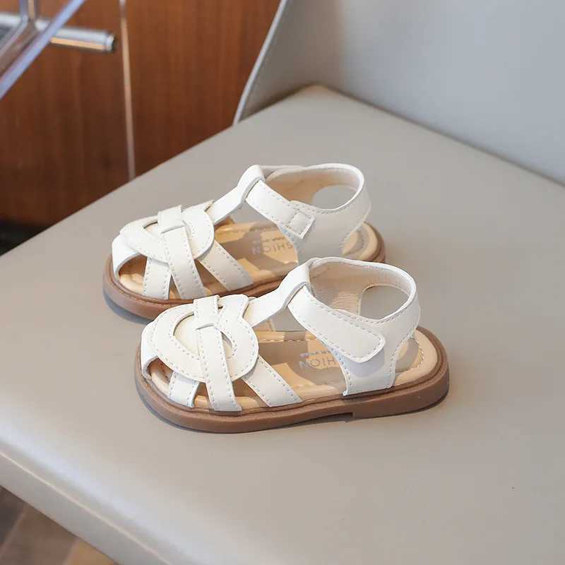 Hollow Childrens Sandals Fashion Korean Style Childrens Princess Soft Bottom Beach Apartment Summer Baby Sandals W240821