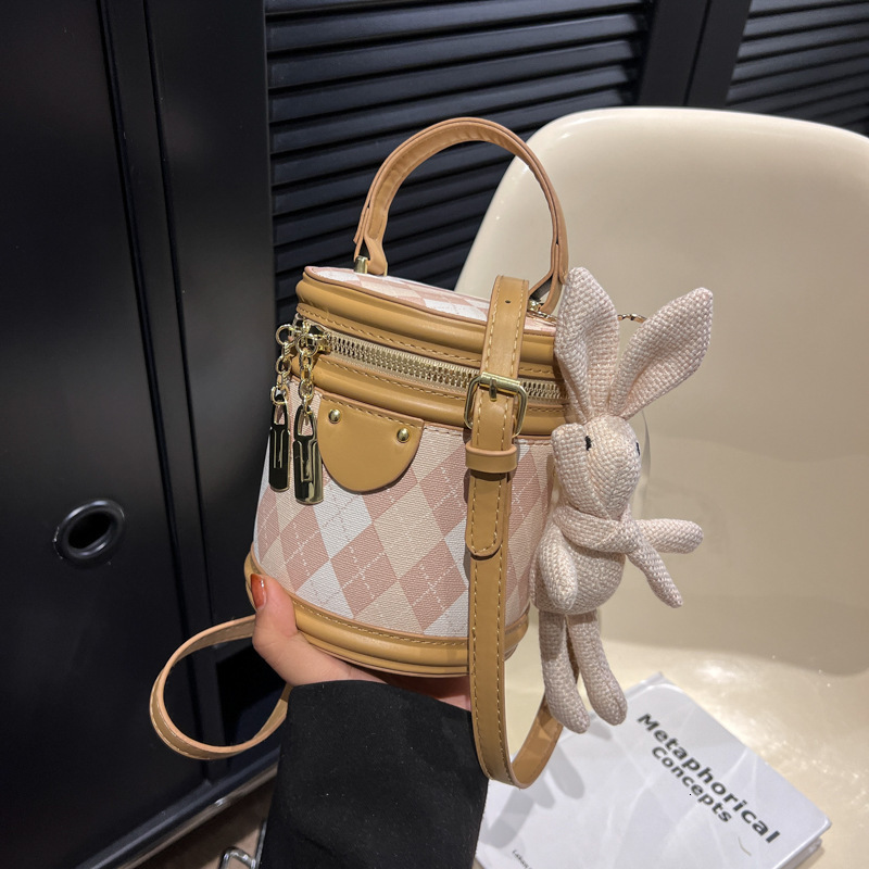 High Quality Fashion Crossbody Handbag Luxury Designer PU Bucket Shoulder Bags Zipper Closure Crossbody Ladies Diamond Grid Purse Saddle Bags