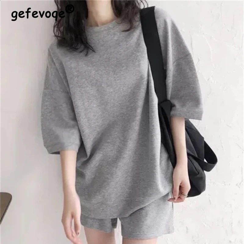 Womens twopiece set summer trend simple casual street wear short sleeved Tshirt womens solid loose pocket beach shorts 240821