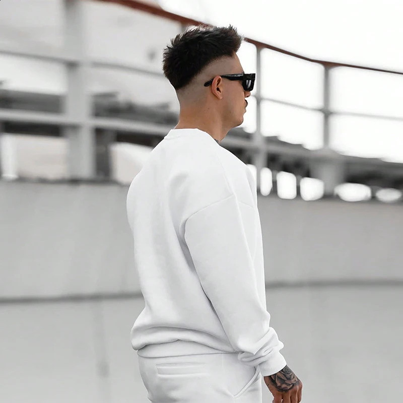 Mens Autumn And Winter Casual And Versatile Solid Color Long Sleeve Crewneck Sweatshirt 240821