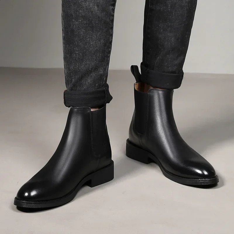 Mens leather boots British style Chelsea mens short boots casual platform ankle boots dress boots Botas Hombre 240821