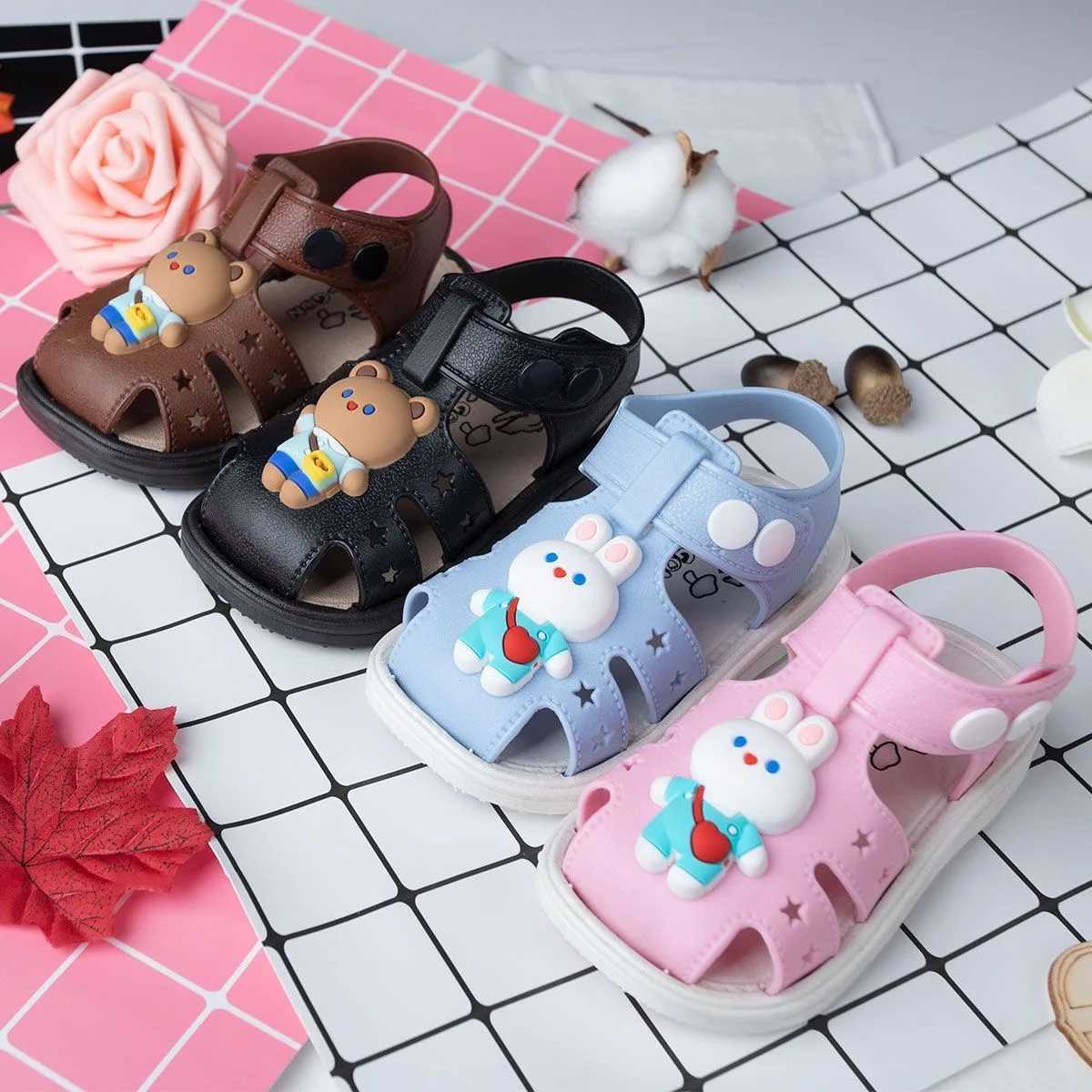 Childrens sandals summer anti slip toe cap soft sole for boys and girls baby walking shoes for outdoor wear sandals W240821