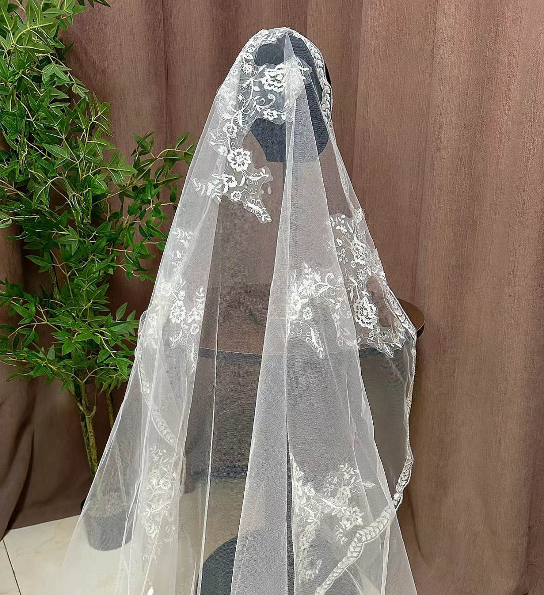 Classic Wedding Veil Appliques One Layer Long Blusher Length Veils Applique Edge With Comb Custom Made Bridal Accessories