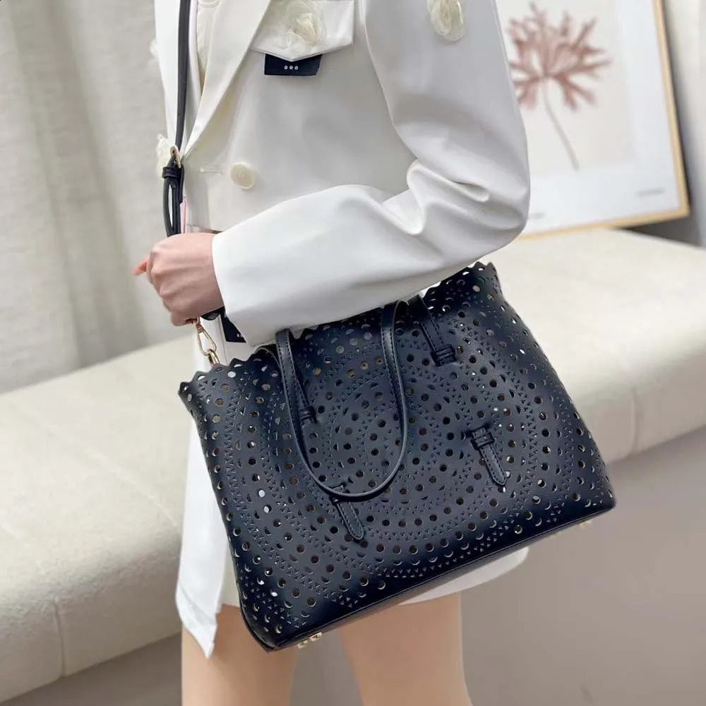 Womens highquality handbag ner womens hollow large casual wallet 240820