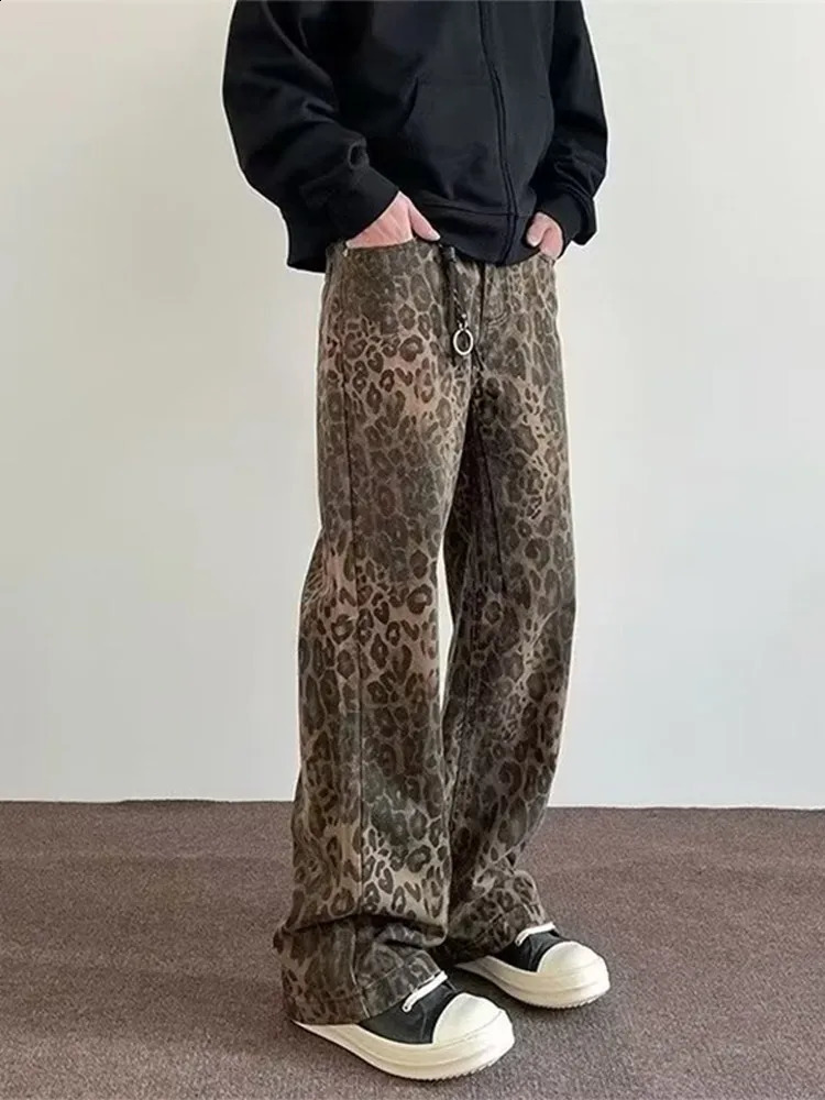 Trendy Leopard Print Wide Leg Jeans For Male Casual High Waist Button Straight Trousres Autumn Street Mens Pants Shorts 240821