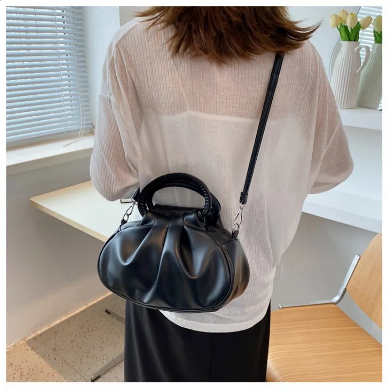 Retro Womens Pleated Bag Fashion Round Handle Handbag Solid Color Leather Shoulder Crossbody Female Commuting Messenger 240821ZYl