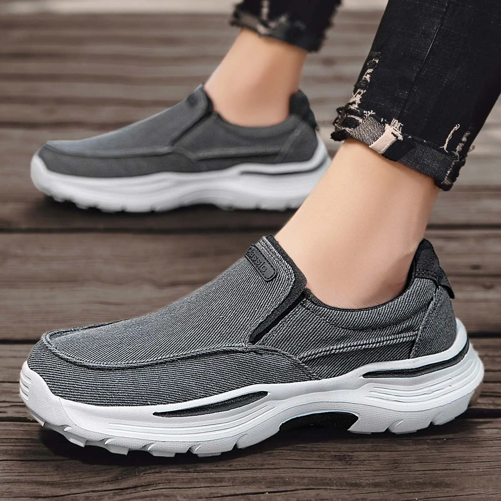 Mens comfortable canvas shoes breathable canvas shoes suitable for men to slide on walking sports shoes 240821