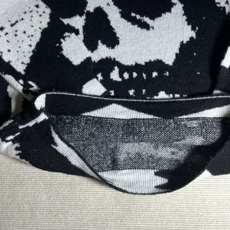 Hip Hop Men Dark Black White Skull Knit Sweater Oversized Casual Fall Winter Punk Graphic Pullover Gothic Top Vintage Clothes 240821