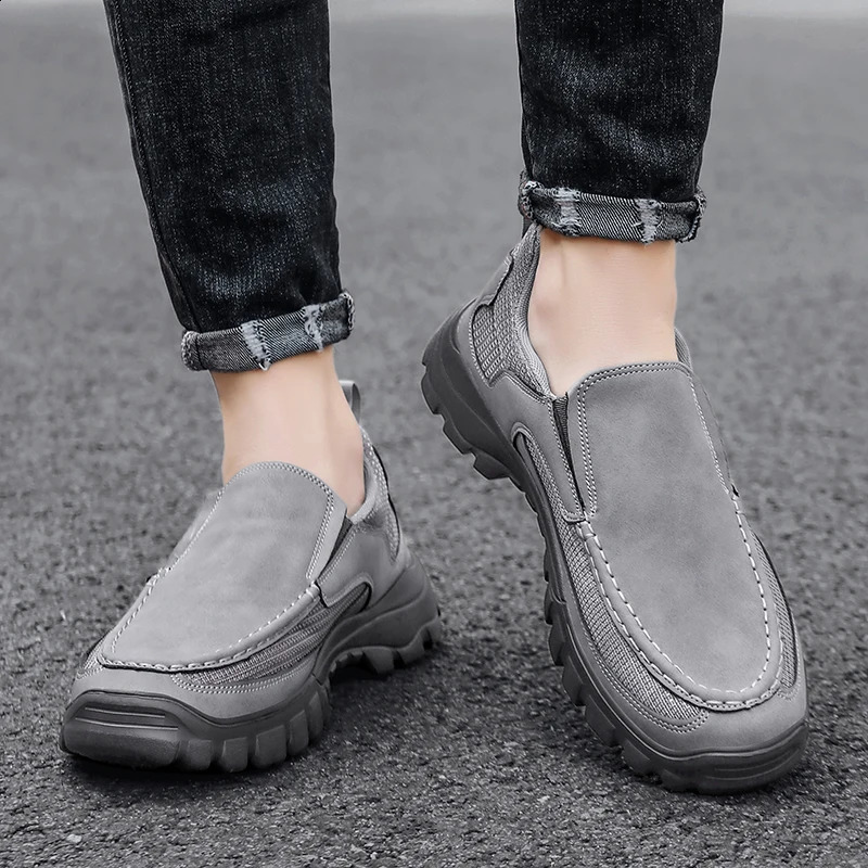 Outdoor mens sports shoes handmade leather casual shoes mens skate boots breathable lightweight flat shoes selling platform 240821