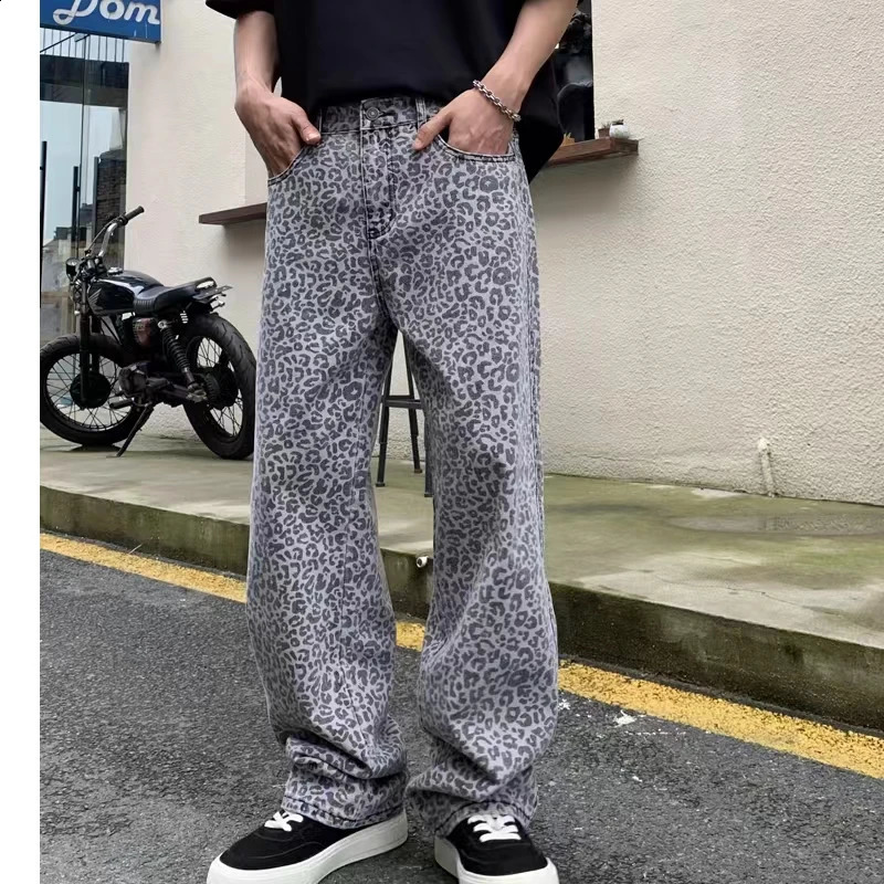 High-end Leopard Printed Jeans For Men Casual Straight Long Pants Light loose straight wide leg Washed Baggy Trousers Male 240821