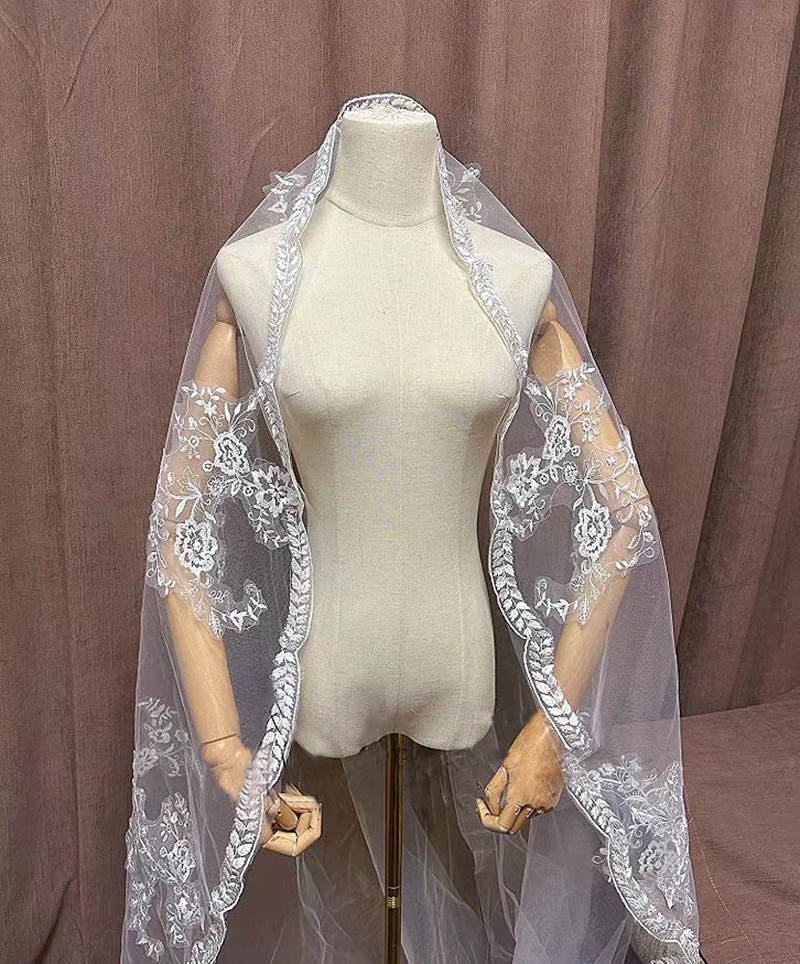Classic Wedding Veil Appliques One Layer Long Blusher Length Veils Applique Edge With Comb Custom Made Bridal Accessories