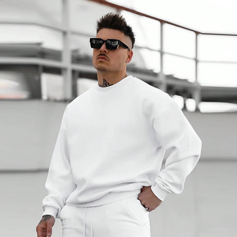 Mens Autumn And Winter Casual And Versatile Solid Color Long Sleeve Crewneck Sweatshirt 240821