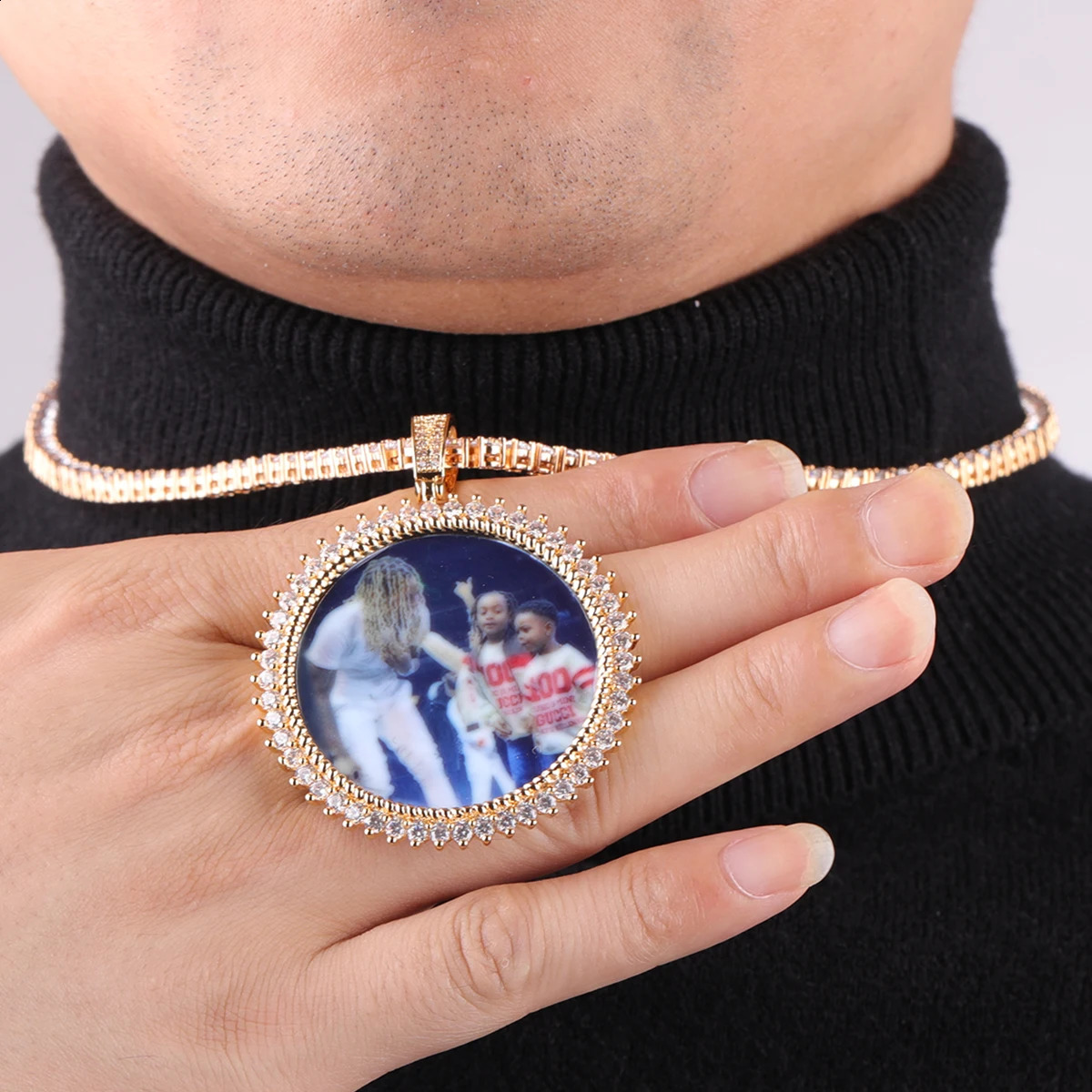 Durable Enameled Mens' Accessory Engraved HIP HOP Ice Emblem Badge Chain Neckwear with Glittering Gold Plate Finish