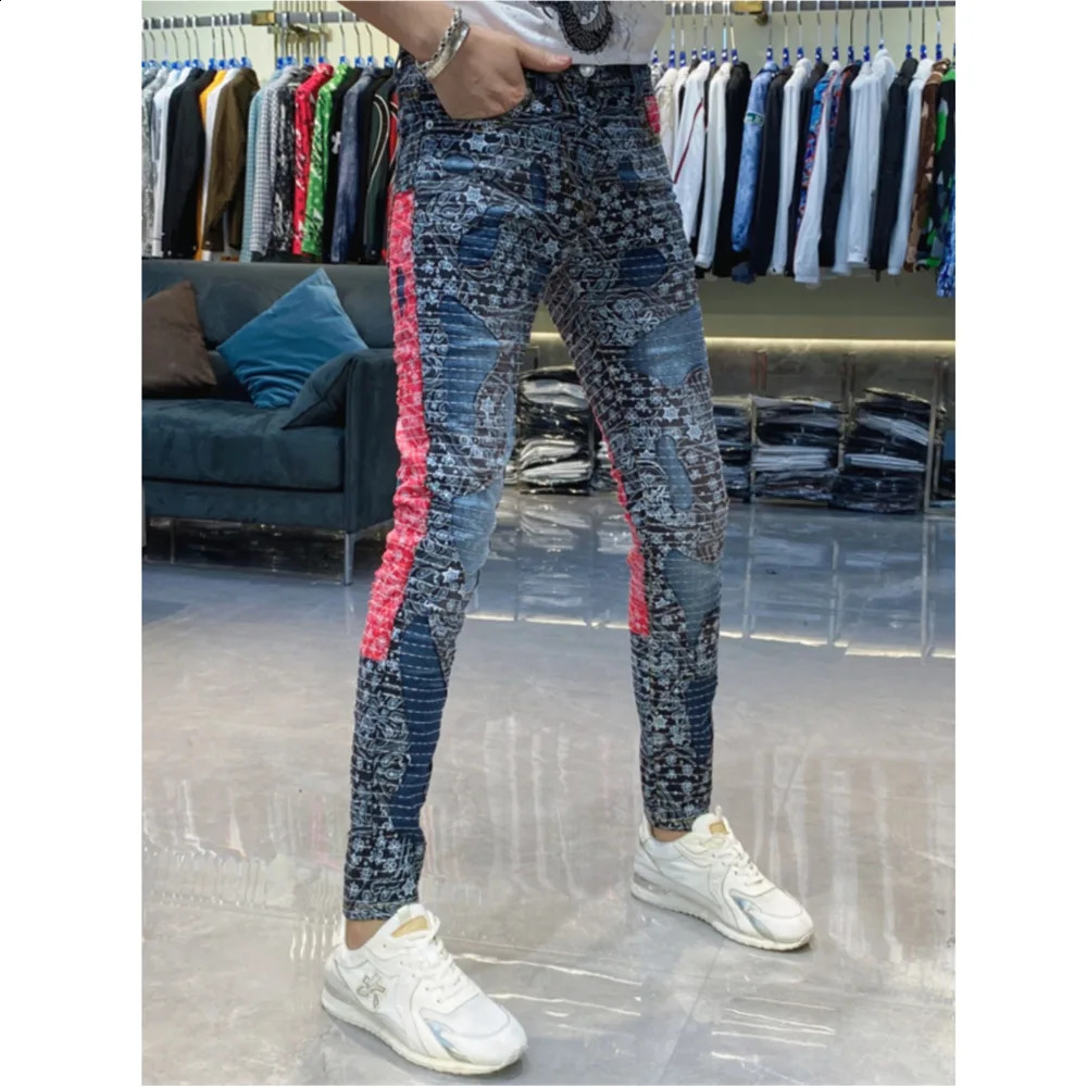 Mens Trendy Contrast Black Red Irregular Patch Pants Fashion Paisley Print Trousers TOP Stitching Embroidery Slim Fit Jeans 240821