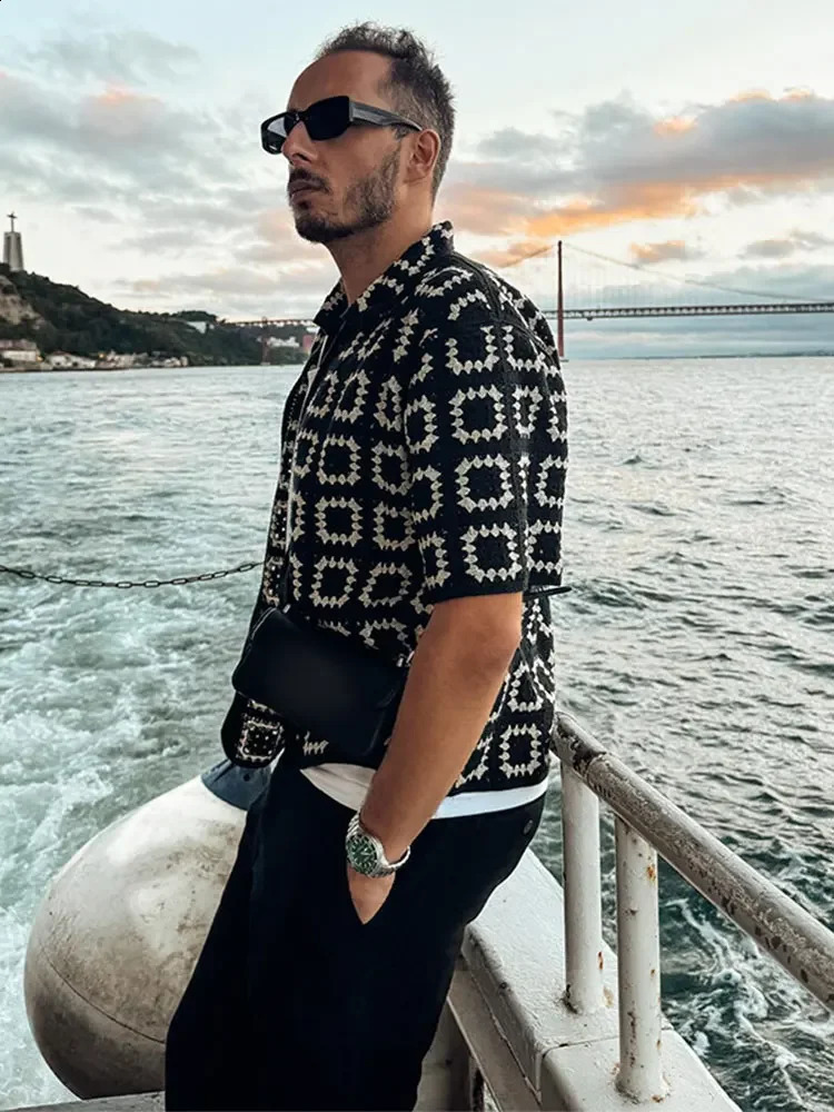 Mans Fashion Knitted Short-sleeved Sweater Lapel Printed Breathable Slimming Thin Coats Summer Male Casual Cardigan 240821