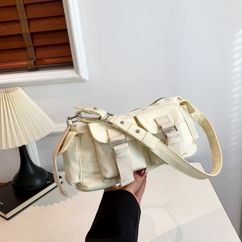 Solid color zipper nylon womens shoulder bag simple casual 2024 selling womens bag 240820