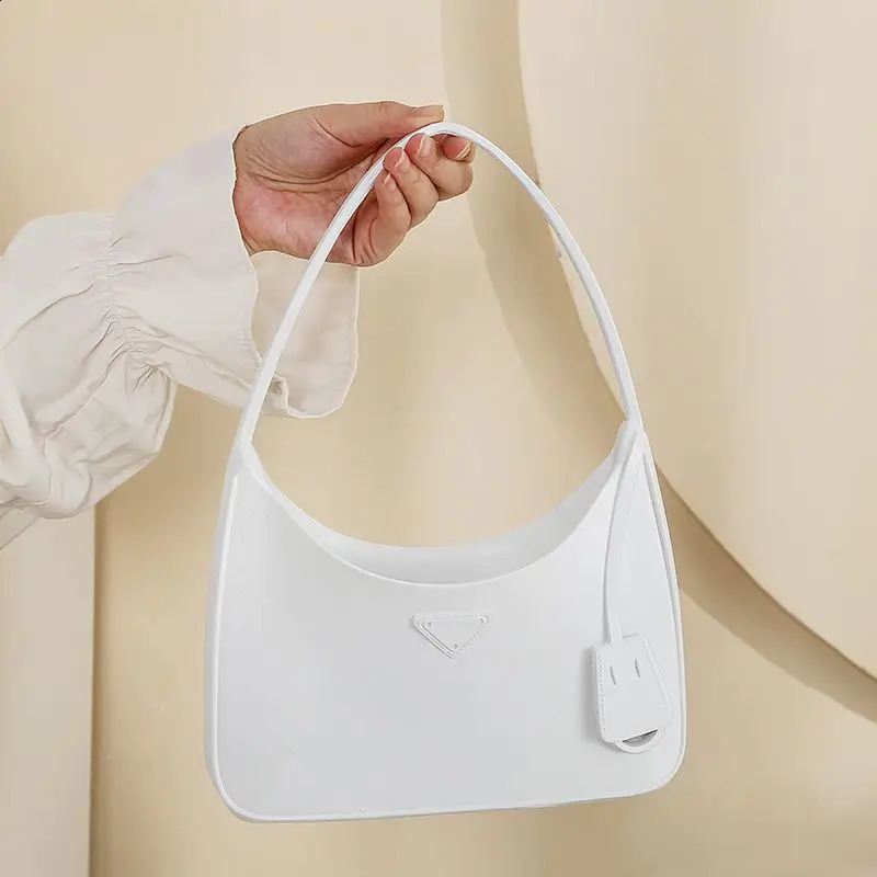 Modern and Simple European Vase Living Room Decoration Handbag Shape Flower Elegant Creative Home Bedside Table 240820