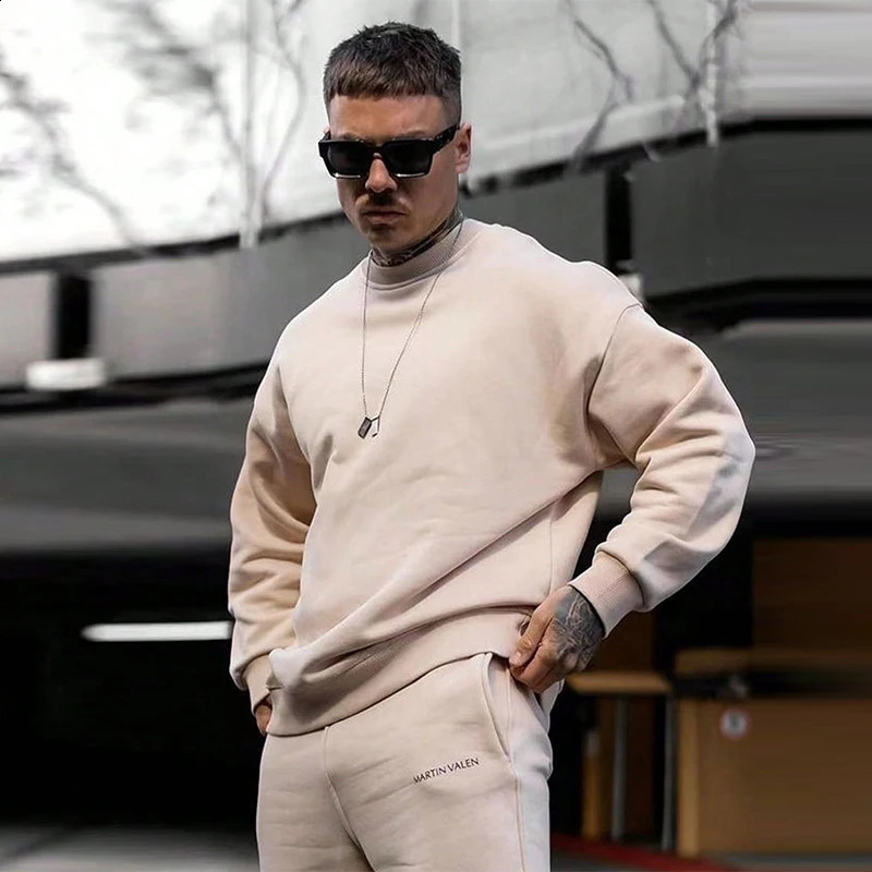 Mens Autumn And Winter Casual And Versatile Solid Color Long Sleeve Crewneck Sweatshirt 240821