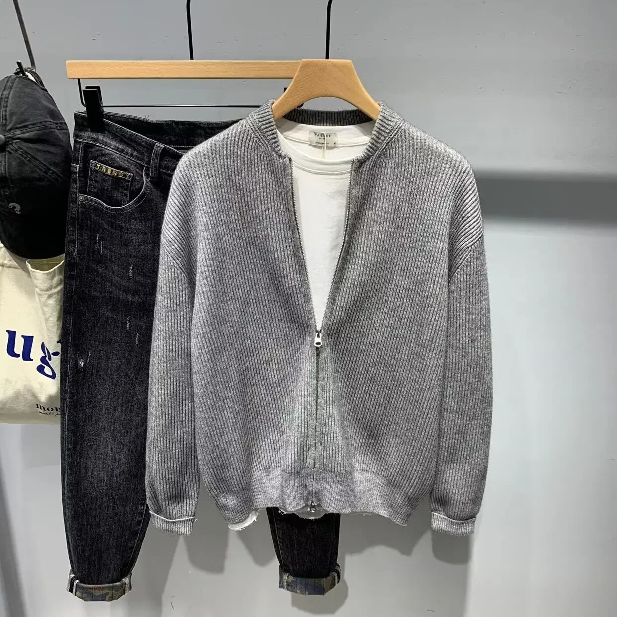 American Retro Casual Style V-Neck Knitted Sweater Cardigan Sweater Autumn And Winter Mens Solid Color Jacket 240821