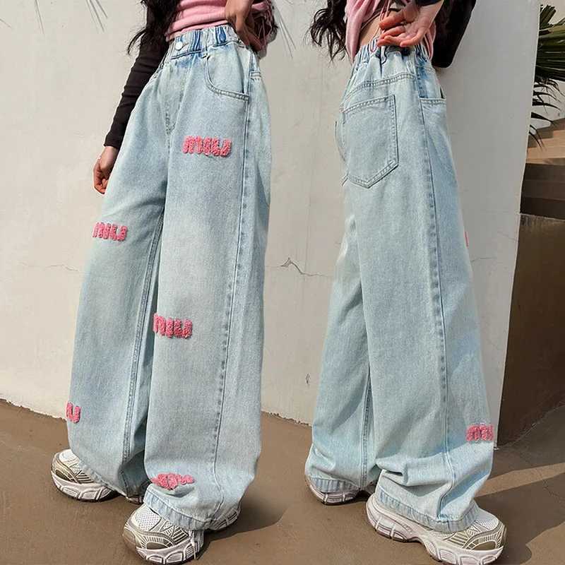 Girls Spring Towel Embroidered Letter Jeans 2024 New Style Childrens Fashion Casual Wide Leg Pants Childrens Pants 120-170cmW240819