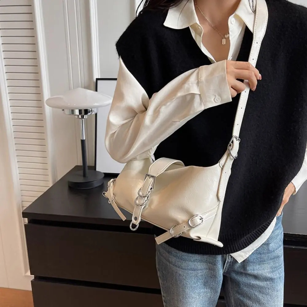 High Quality Womens Bags Autumn Fashion Simplicity Highcapacity Advanced Sense Shoulder Bag Solid Versatile Handbag 240820