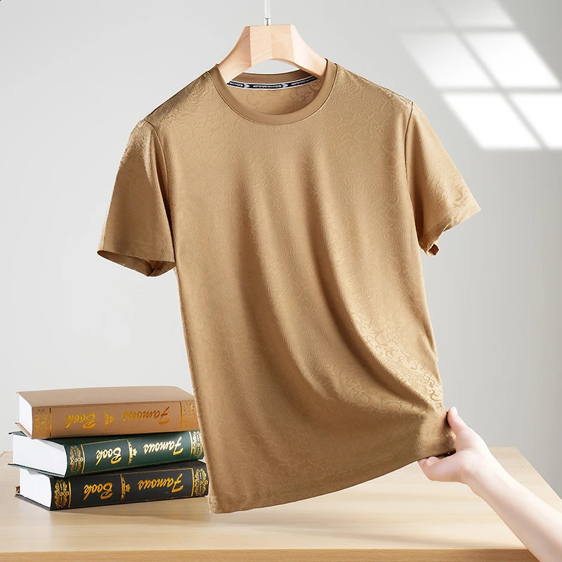 2024 Ice Silk Summer Embroidery Mens Tshirt Loose Fitting Retro Short Sleeved Fashion Funny ONeck Tops T Shirt 240820