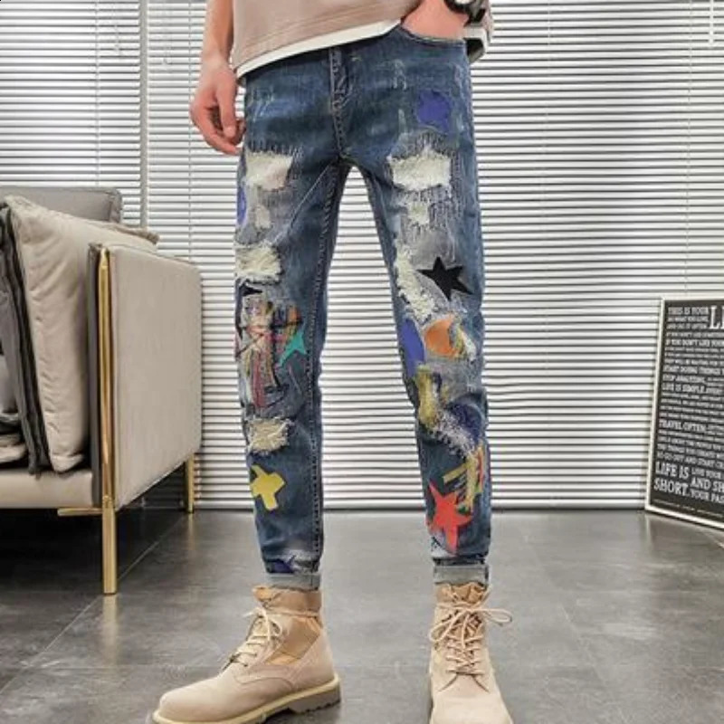 Graphic Mens Jeans Tapered Man Cowboy Pants Ripped with Print Torn Slim Fit Trousers Korean Fashion Retro Broken Harajuku Xs XL 240821