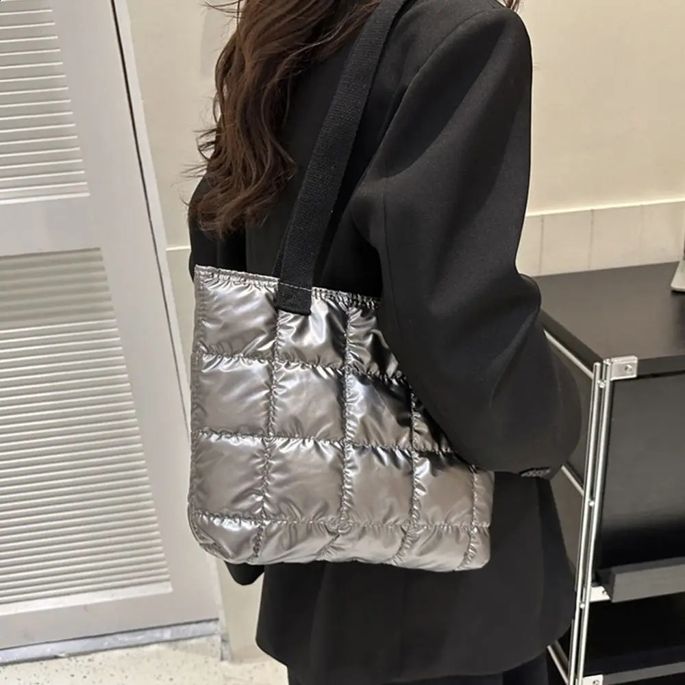 Quilted Shoulder Bags Retro Personality Down Cotton Padded Large Capacity Handbags Solid Color Tote Bags Women 240821