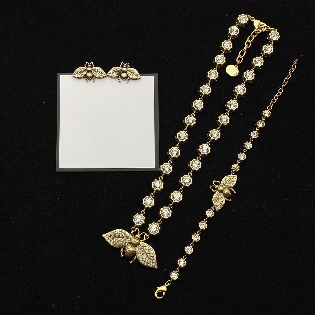 Designer Bracelet Butterfly Necklace luxury Jewelry Sets Decoration Diamond Necklace Pendant Earrings Rings High Quality Designer Jewelry Set