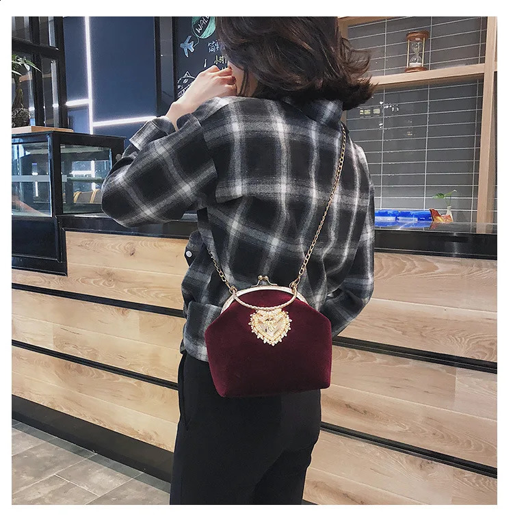 Female Velvet Pearl Handbag Vintage Velour Heart Evening Bag Wedding Party Bride Clutch Velour Bag Purse 240821